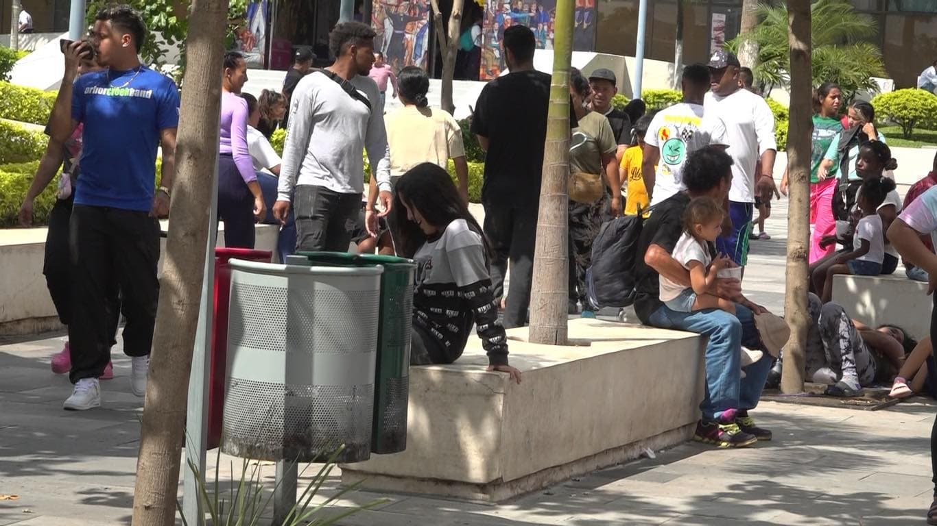 Migrantes abandonan parques y calles en Tapachula