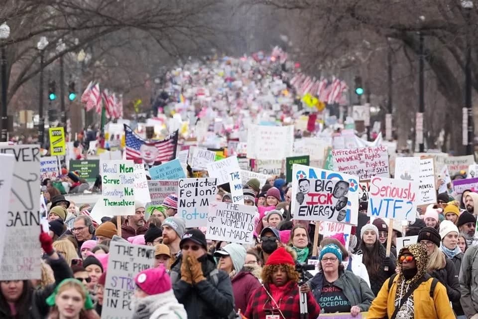 Protestan miles contra investidura de Trump