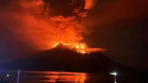 Indonesia emite alerta por erupción volcánica