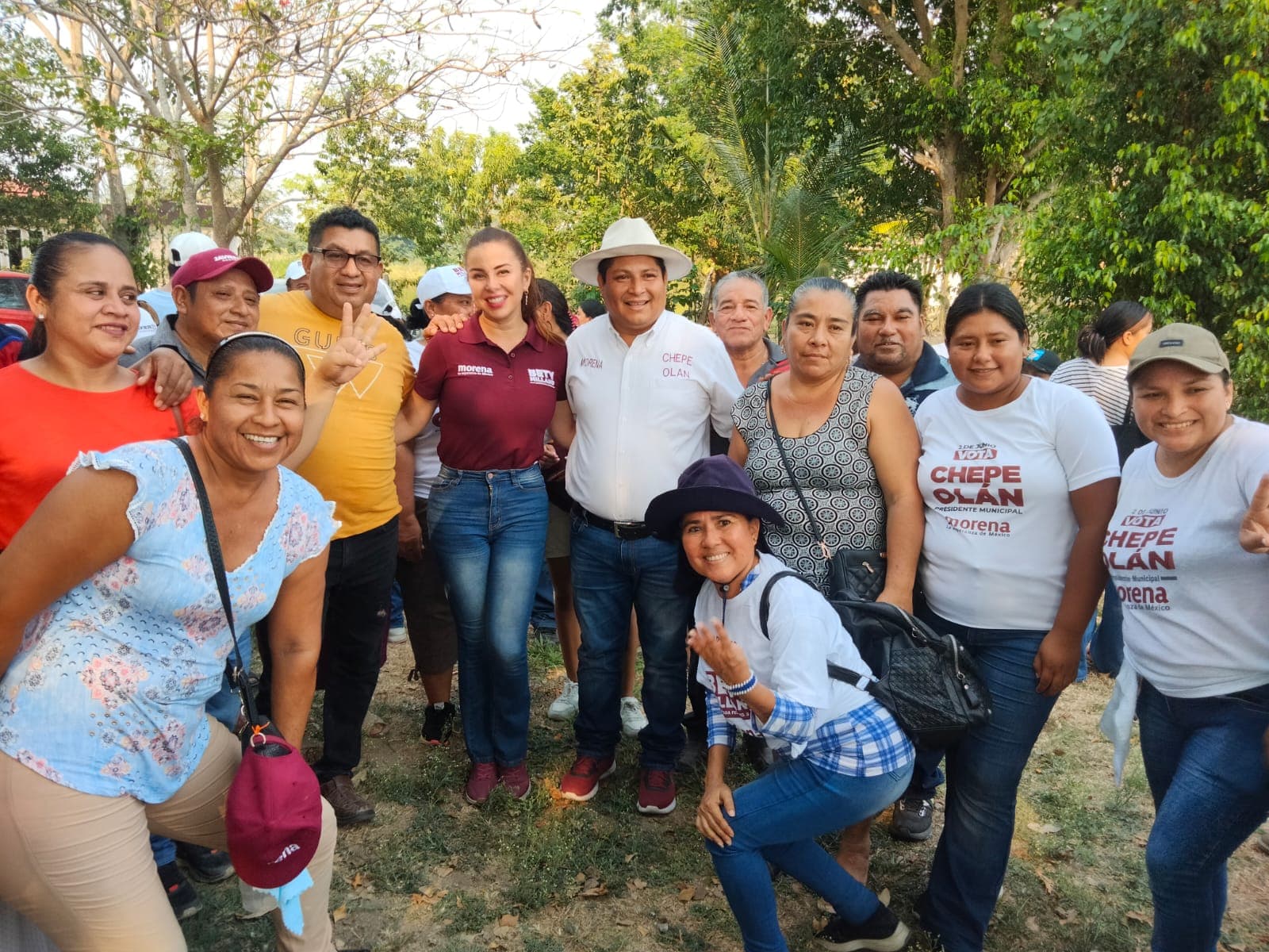 Chepe Olan y Bety Milland recorren Iquinuapa