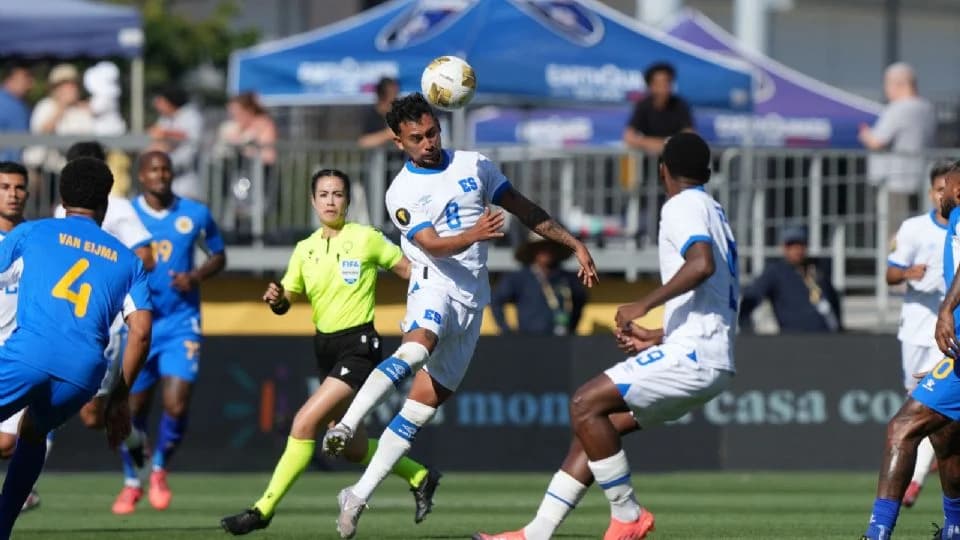 Katia Itzel García, primera árbitra en Copa Oro varonil