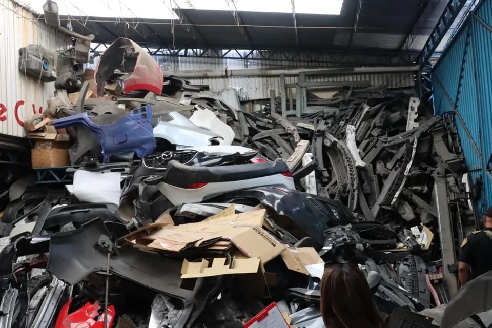 Aseguran mil toneladas de autopartes en Peralvillo