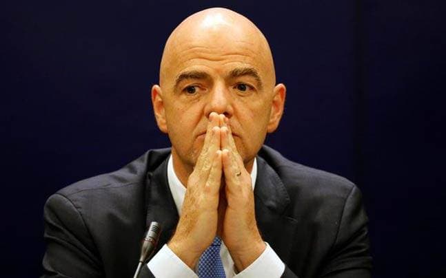 Recula Infantino en la FIFA en plan de venta
