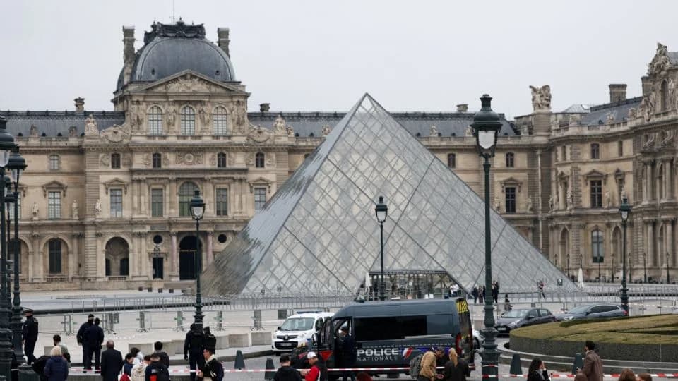 Robo en el Museo del Louvre: Joyas de valor incalculable sustraídas