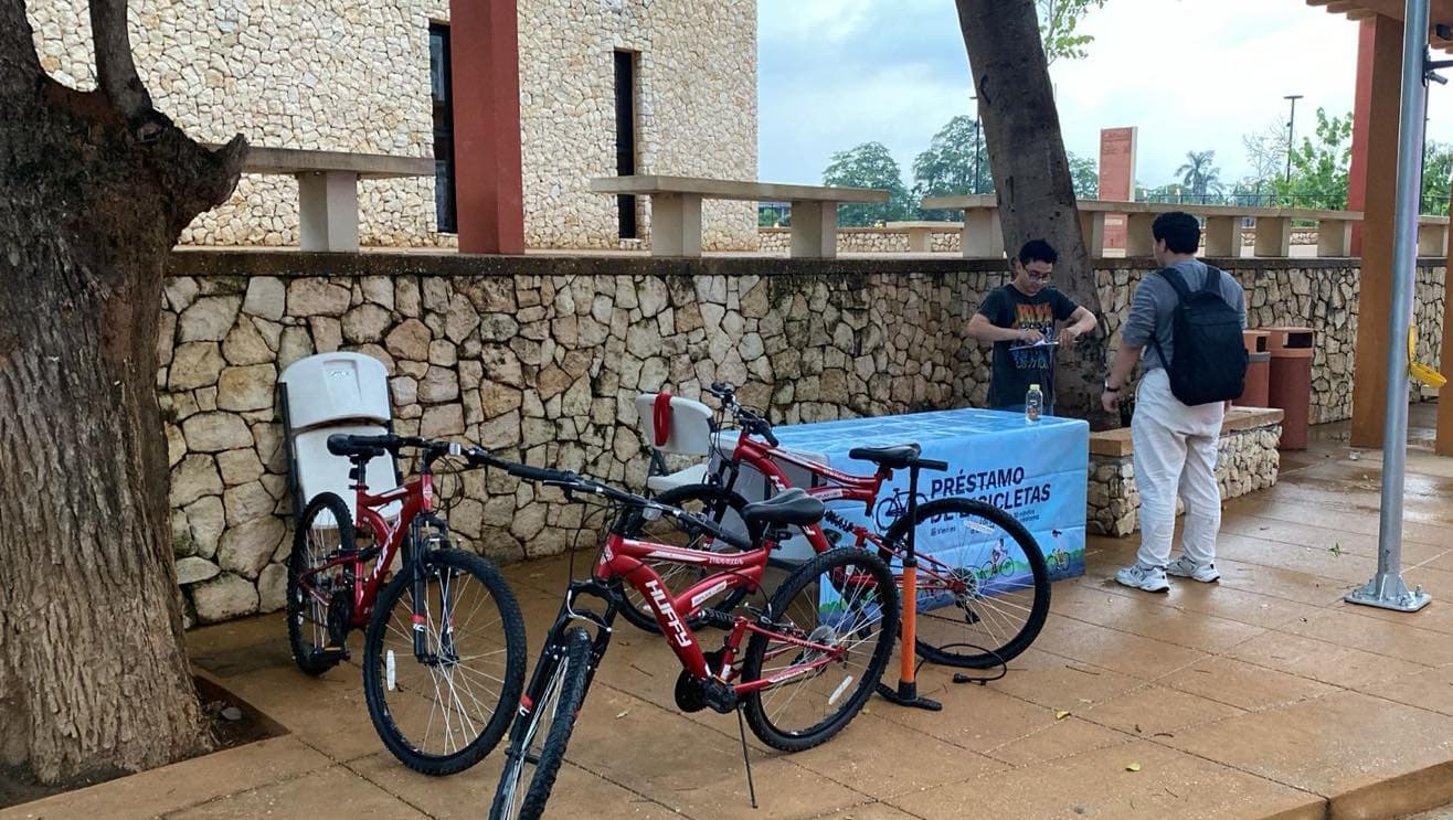 Prestan bicicletas para recorrer malecón de Villahermosa