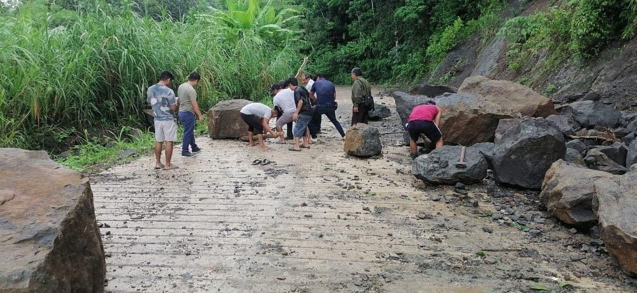 Deslaves, derrumbes y anegaciones por lluvias en Tacotalpa