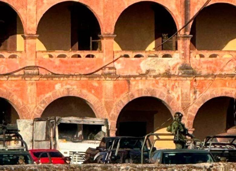 Sacan a 'colados' y atacan posada