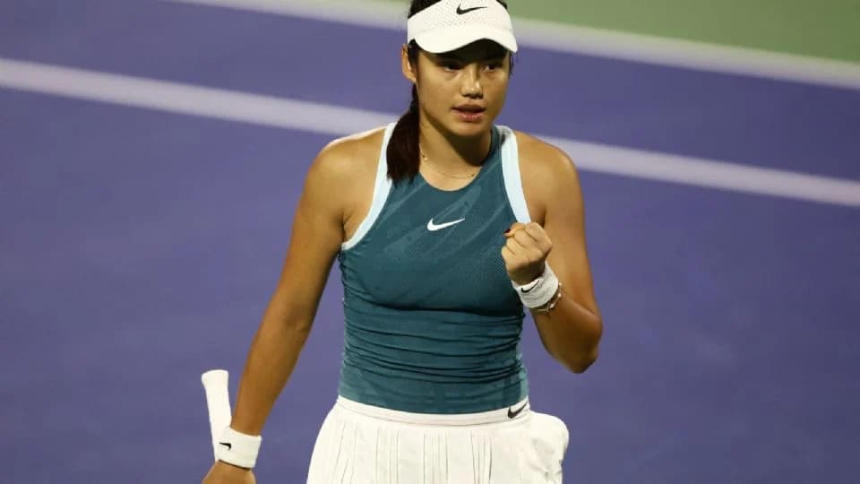 Tenista Emma Raducanu identifica a acosador en torneo de Dubai y se refugia con juez