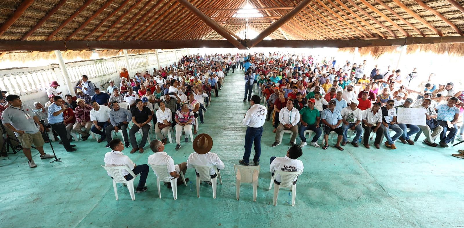 Oposición moralmente derrotada: May