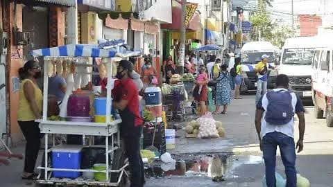 ¡Poner orden a ambulantes! exigen locatarios del 'Pino Suárez'