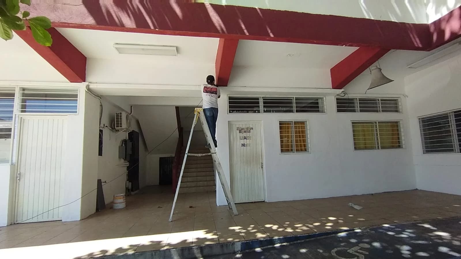 Cuotas voluntarias mantienen escuelas públicas