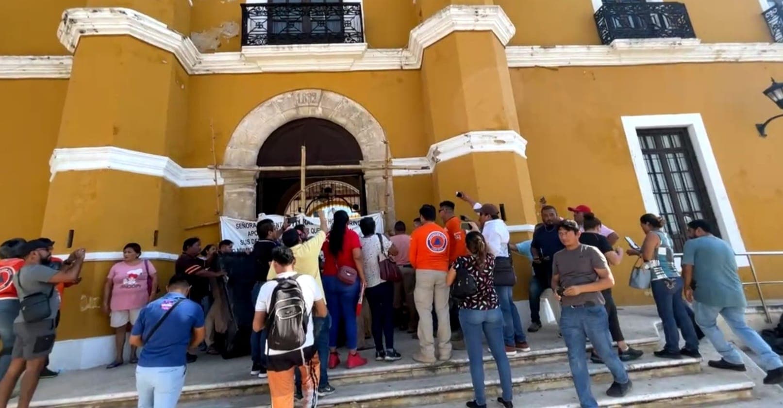 Exigen liquidación justa trabajadores despedidos en Campeche
