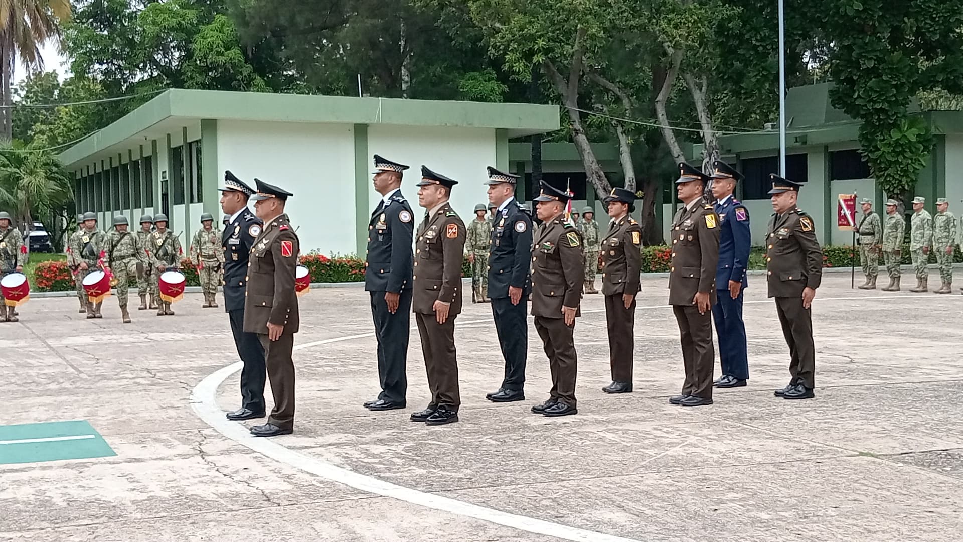 Ascienden a personal destacado de las Fuerzas Armadas