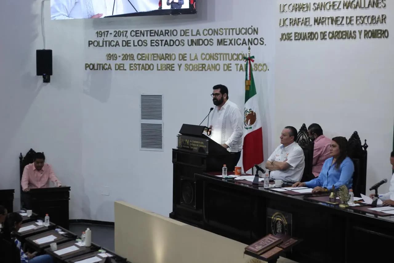 Casasús presume infraestructura sólida en Tabasco en comparecencia en el Congreso
