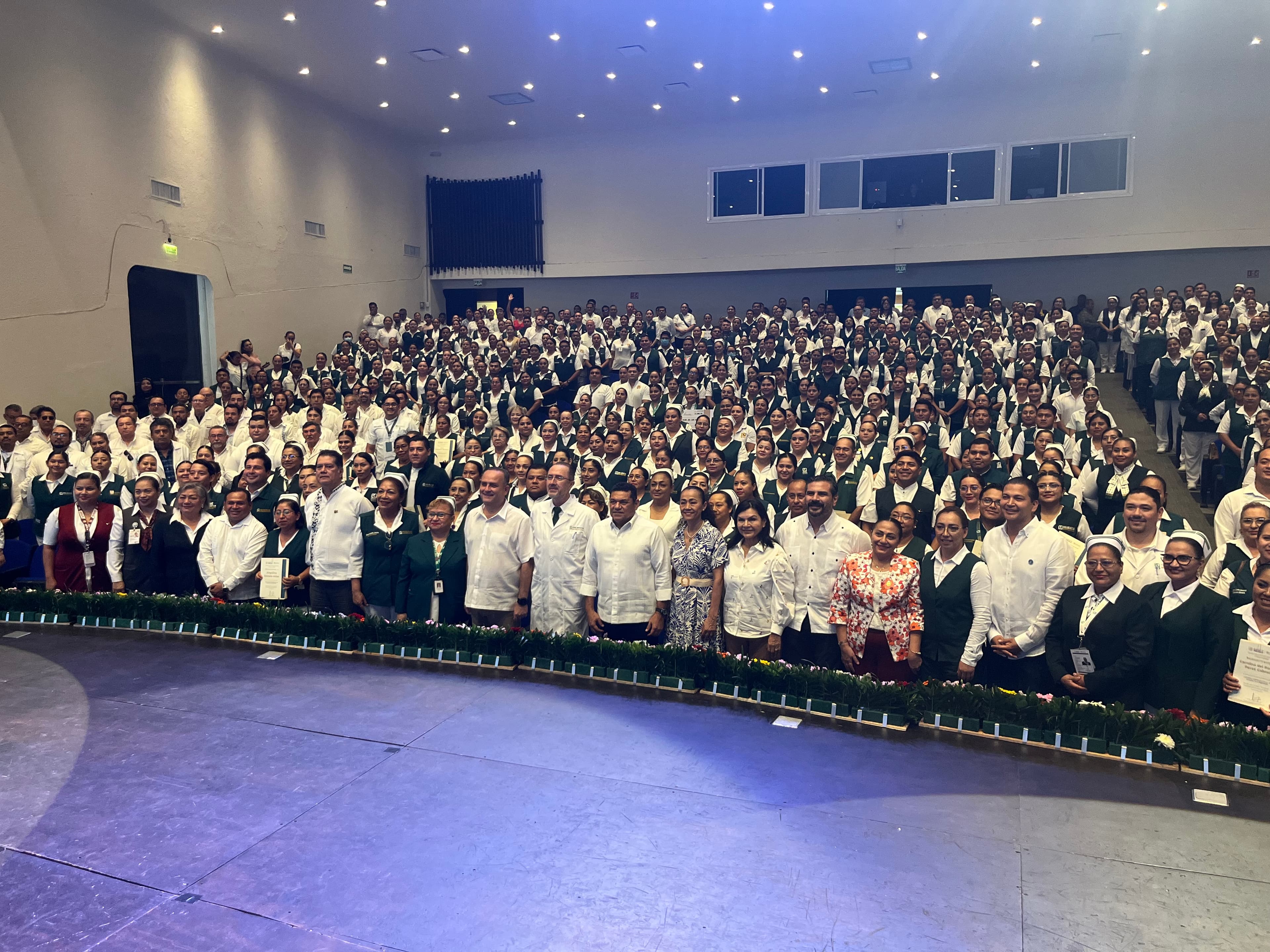 Rinden homenaje a profesionales de la enfermería