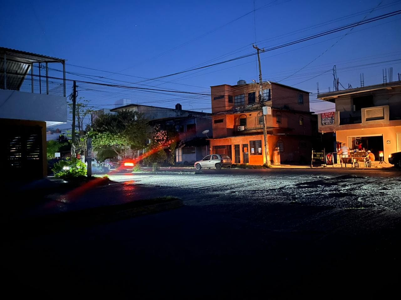 Apagón golpea al sureste: Tabasco sigue a oscuras bajo un "horno" sofocante
