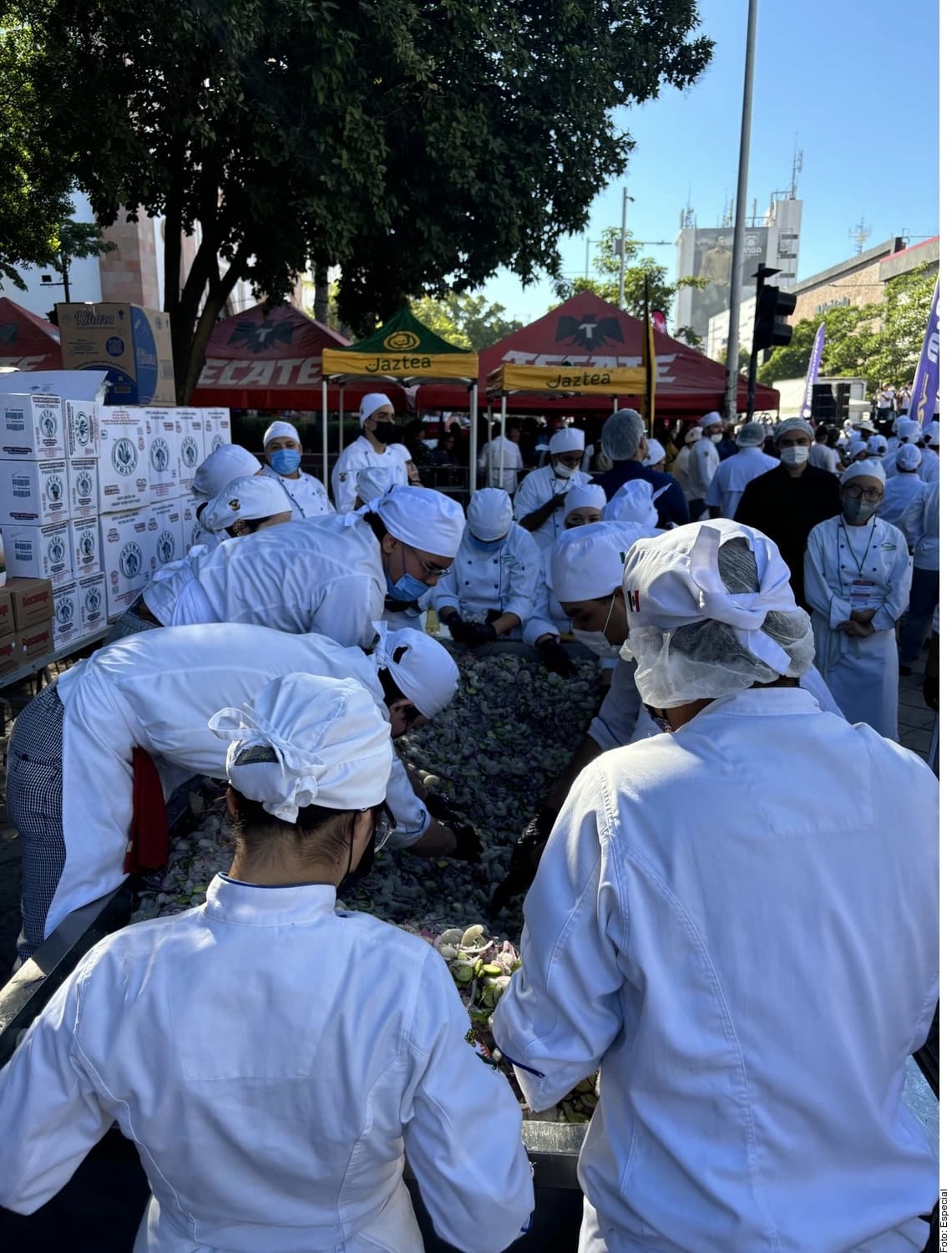 Arman 'mega aguachile' para apoyar a afectados en Culiacán