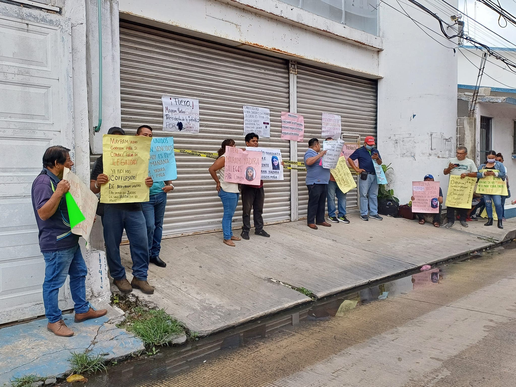 Continúan protesta en Junta de Conciliación en Campeche