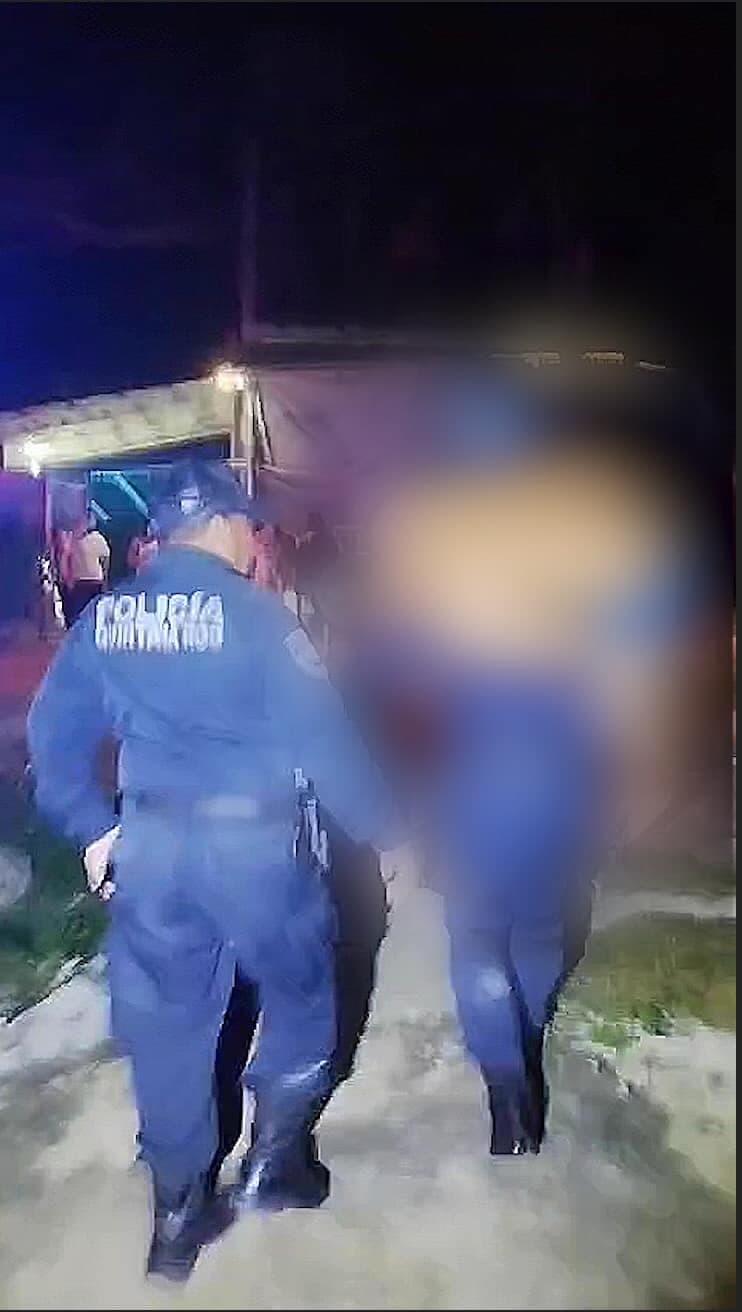 Policías salvan vida de una persona en incendio