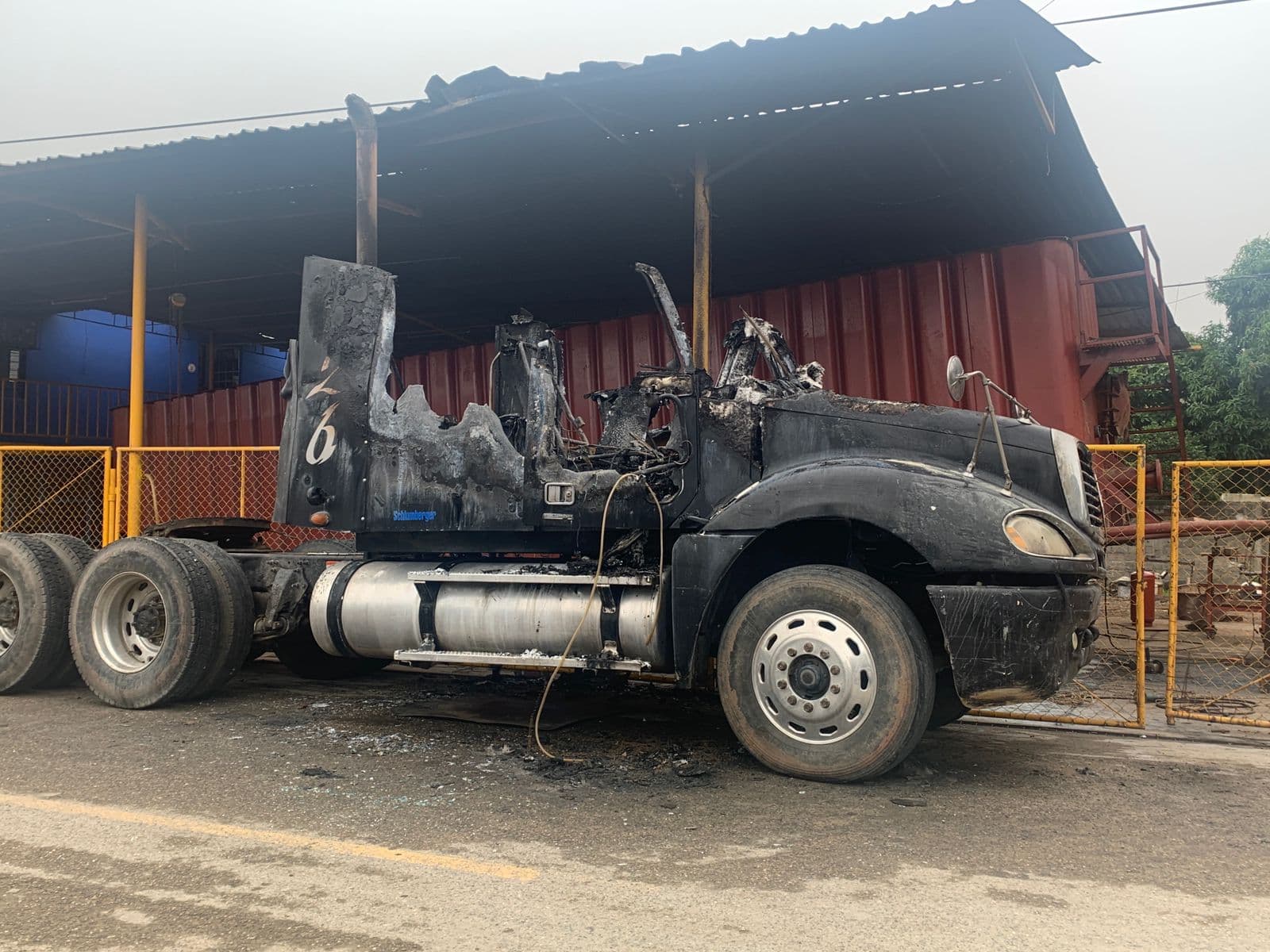 Crimen quema tráiler en ranchería Emiliano Zapata