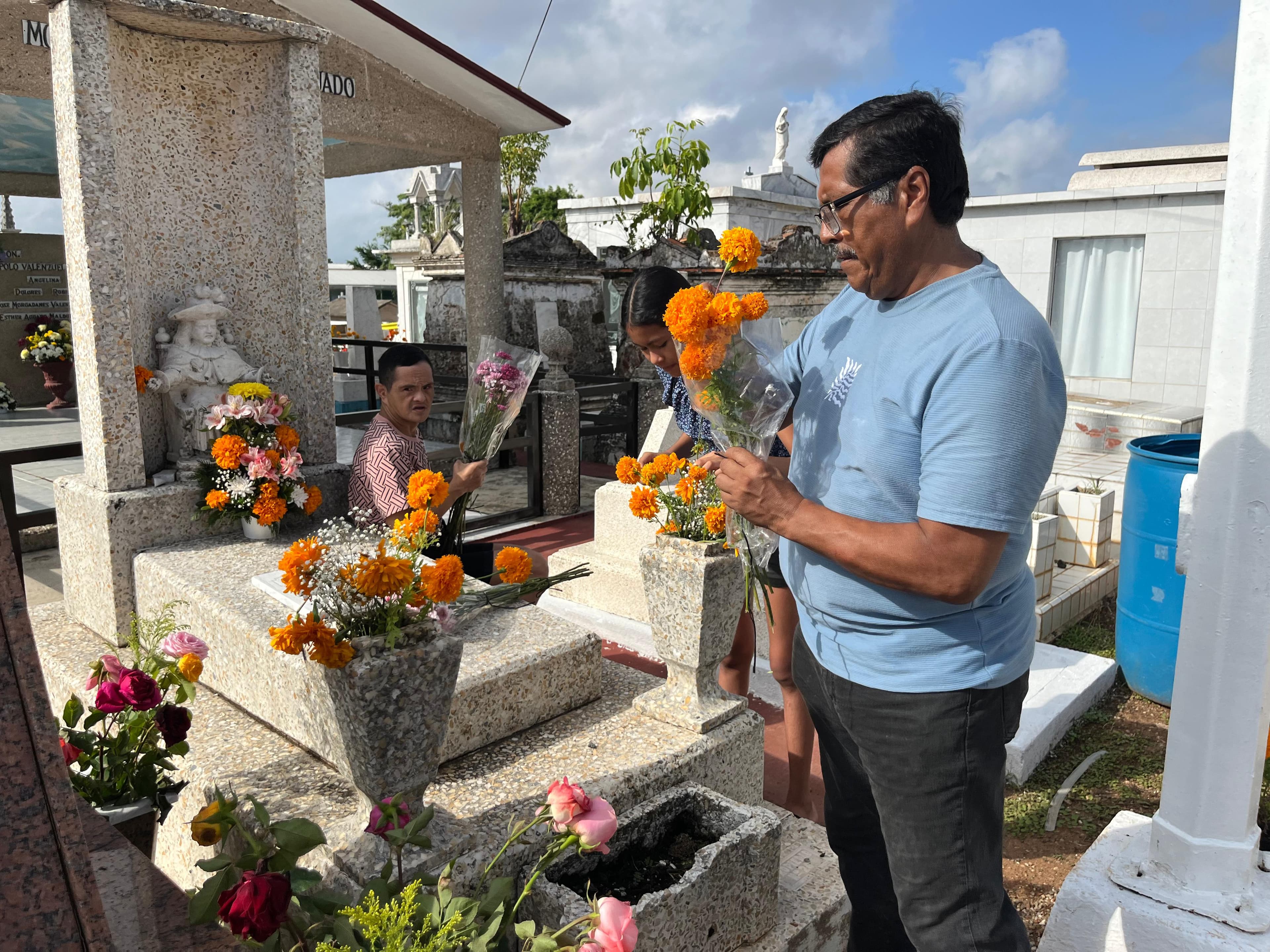 Historias de nostalgia invaden Panteón Central