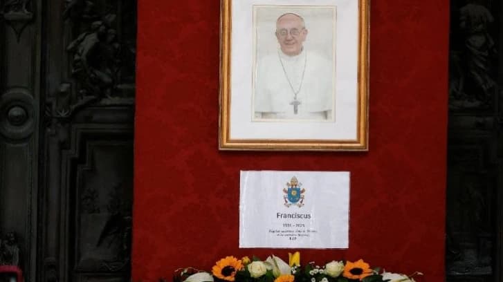 Derrame cerebral causó muerte del Papa Francisco