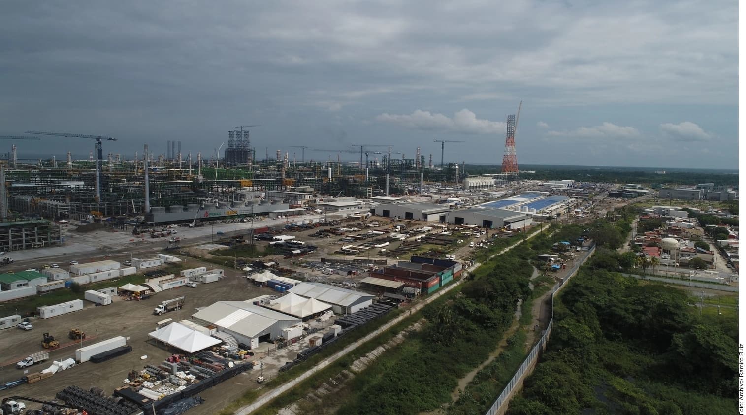 Desmiente Pemex... ¡a Pemex! Sobre refinería