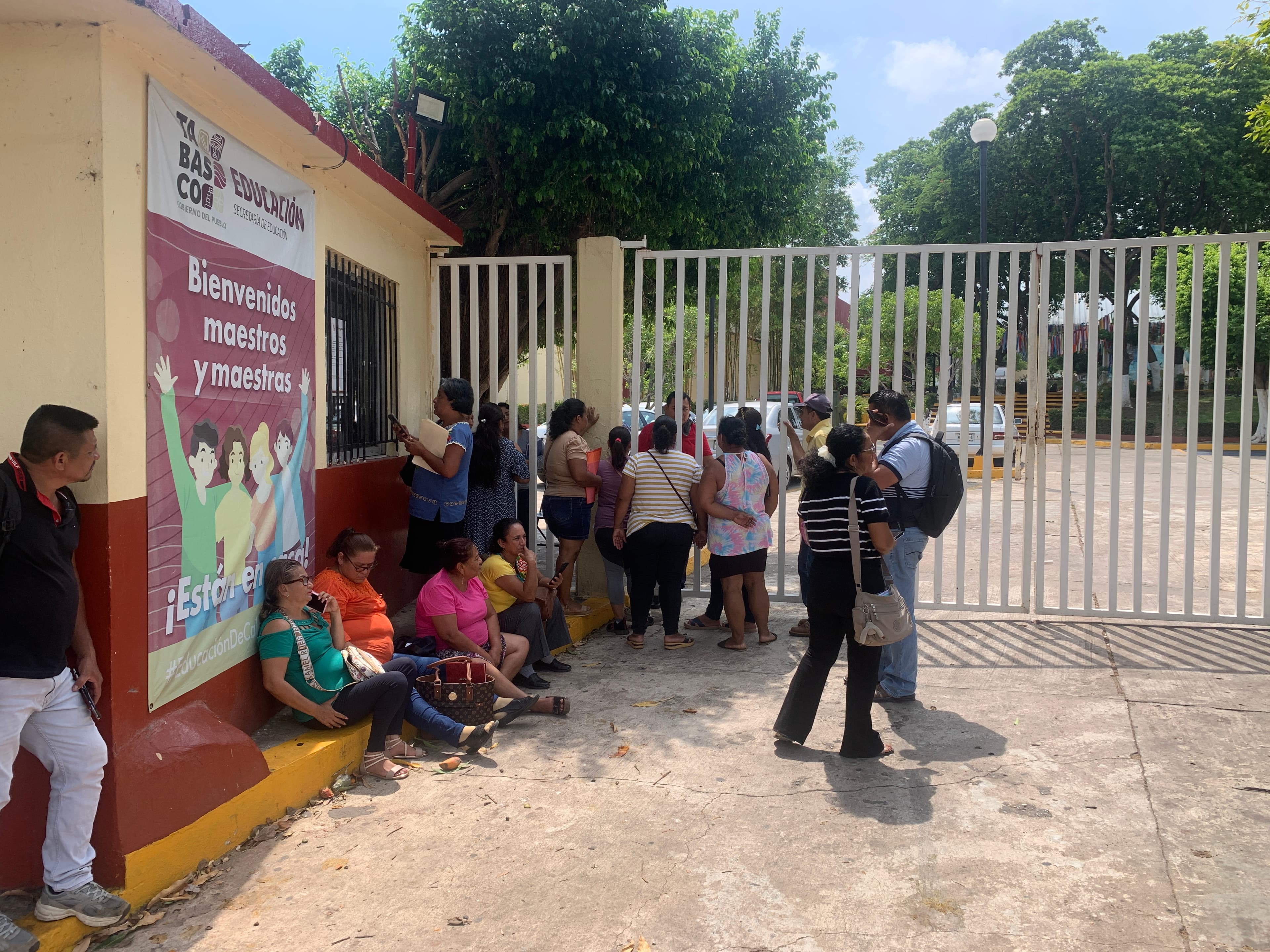 Exigen renuncia de directora de telesecundaria en Alvarado Jimbal