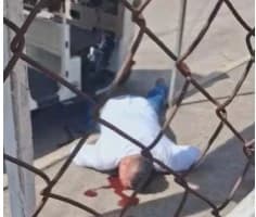 Ejecutan a balazos a pochimovilero en Centro
