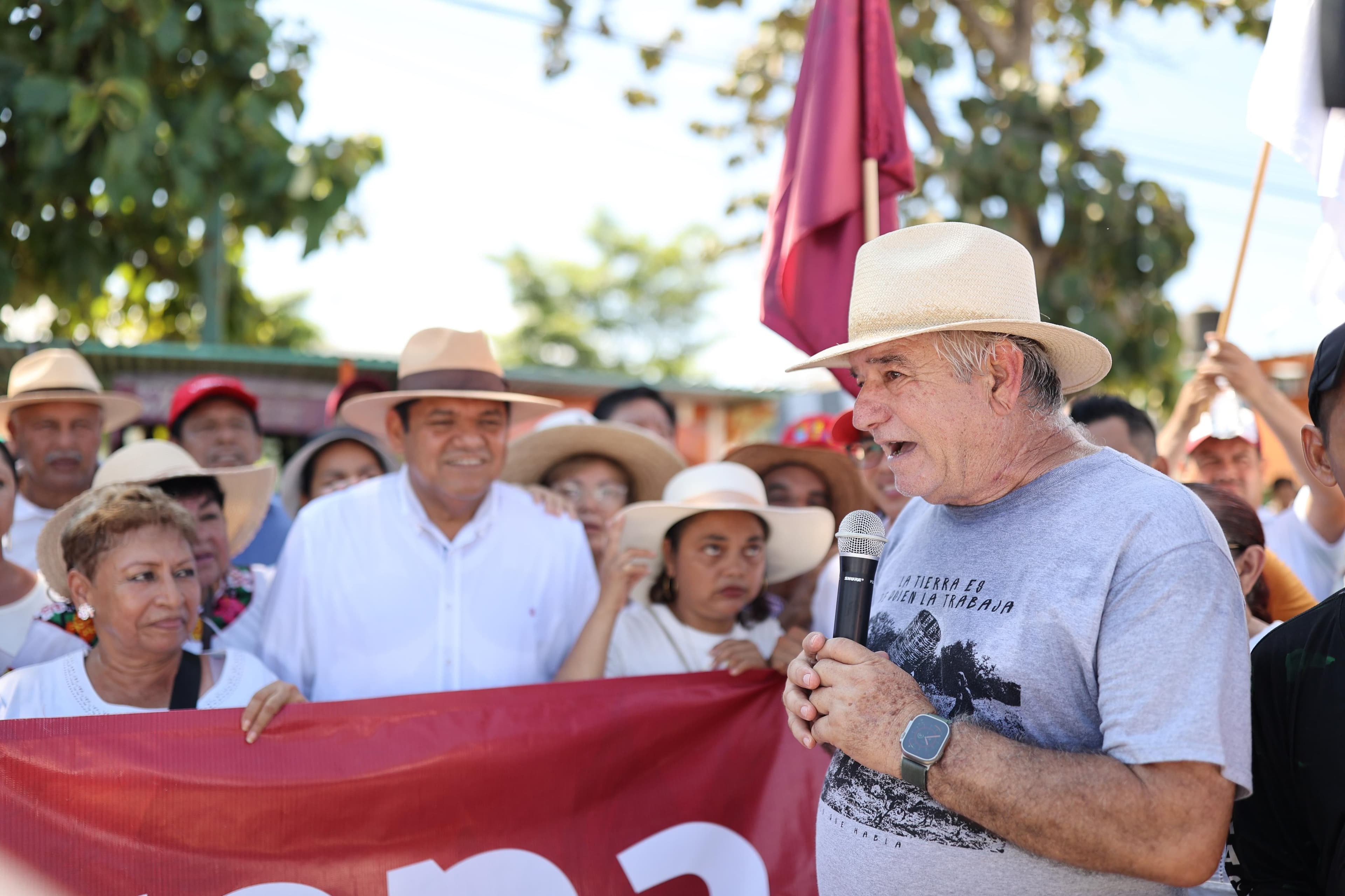 "Nada que aclarar a los bandidos" responde Pepín por sus ranchos