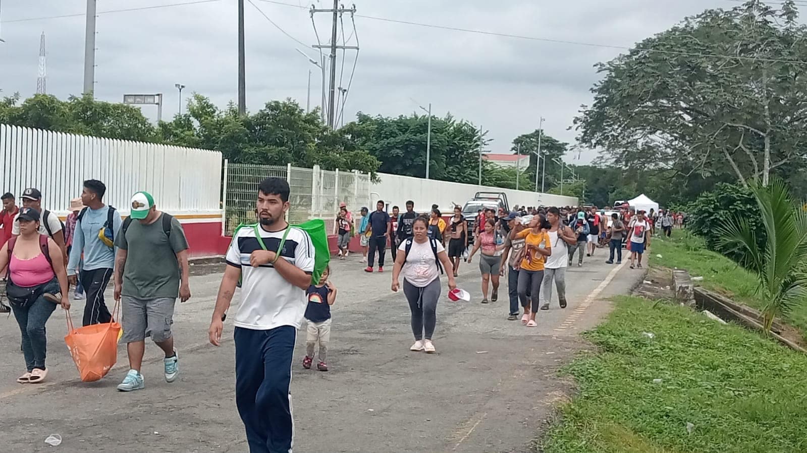Impiden descanso de caravana migrante en Huixtla
