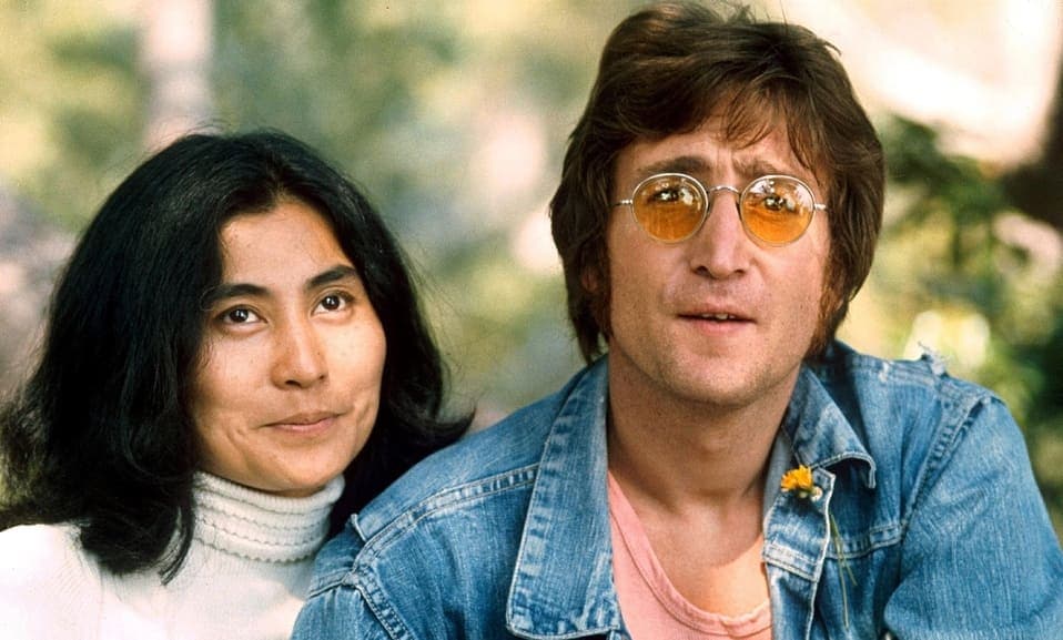 Justicia suiza regresa a Yoko Ono reloj que regaló a John Lennon