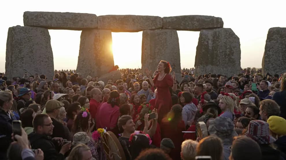 Celebran solsticio de invierno en monumento Stonehenge