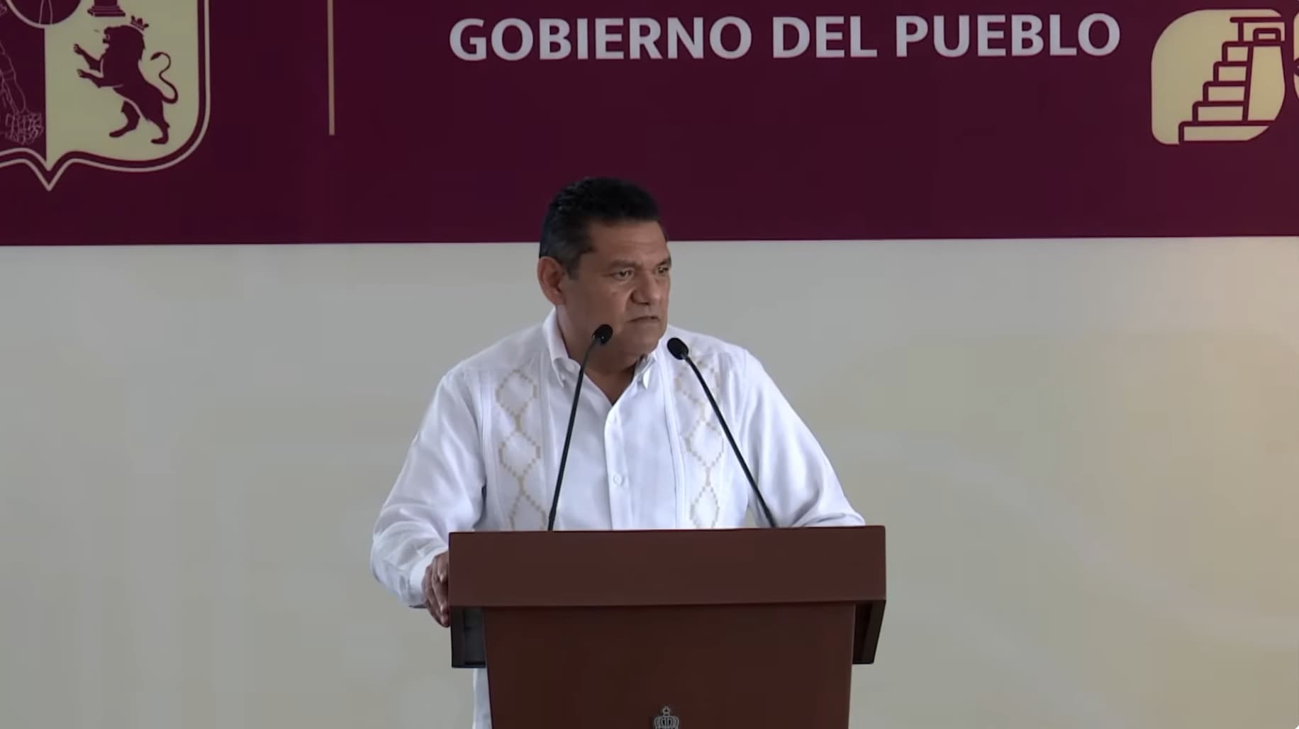 Pese a préstamos, presume May ahorro de mil millones de pesos