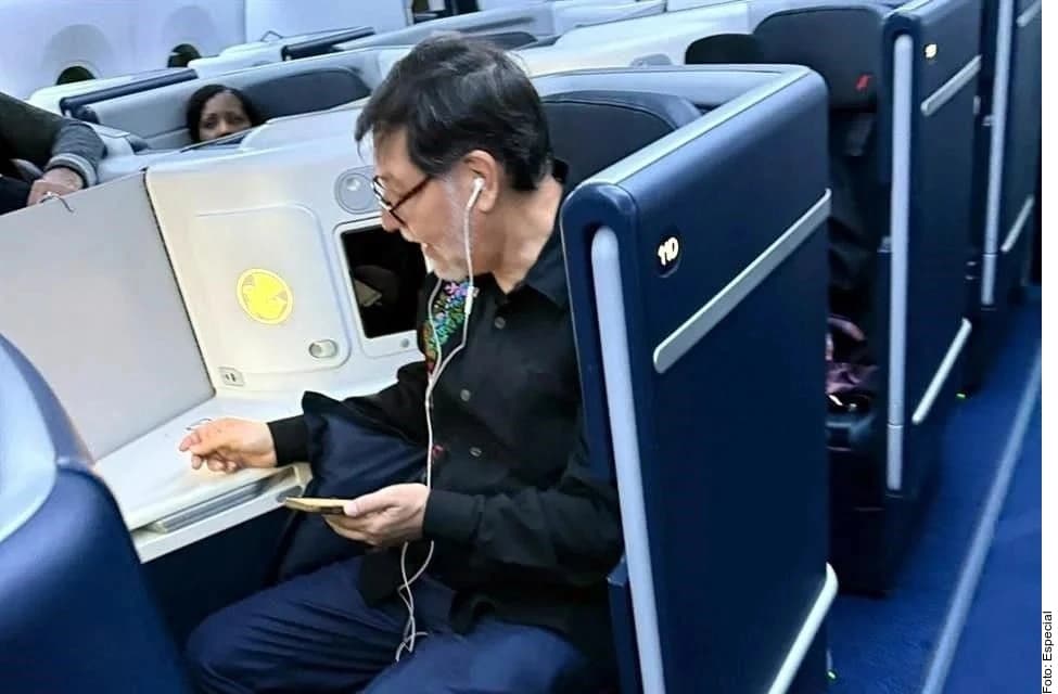 'Yo no viajo en 1a', Sheinbaum a Noroña