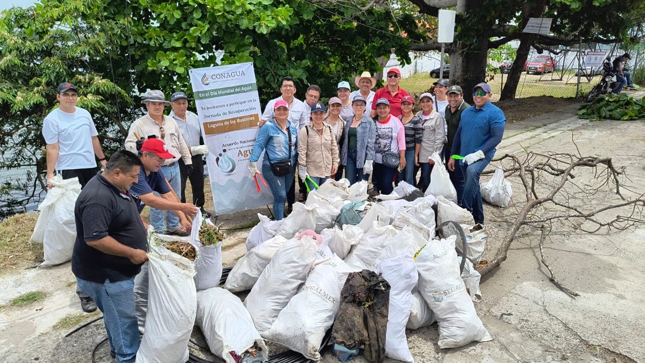 Limpia Conagua Laguna de Las Ilusiones