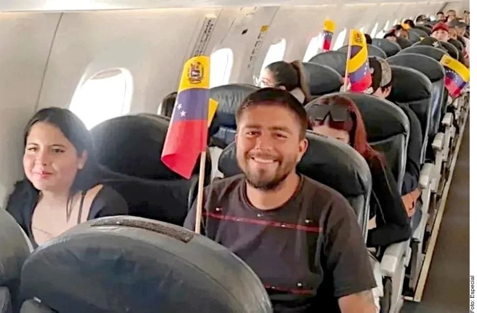 Regala México 11 mil pesos a venezolanos deportados