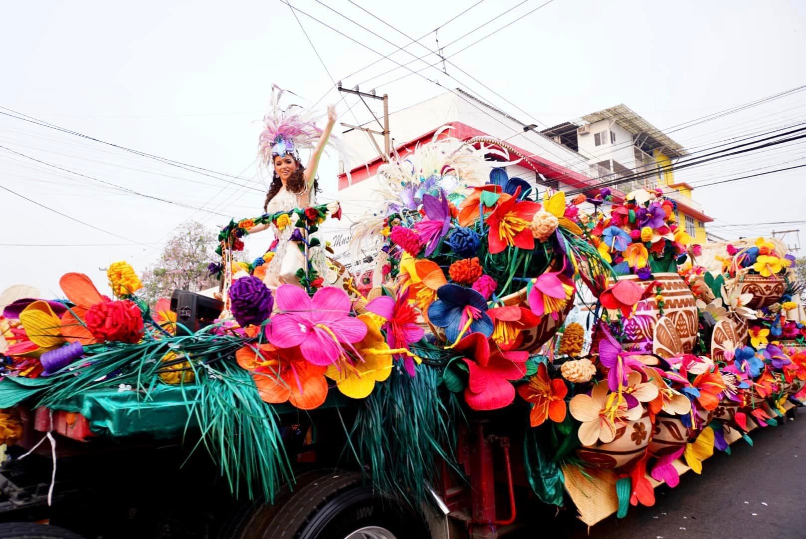 Lucen embajadoras, opaca desfile alcohol