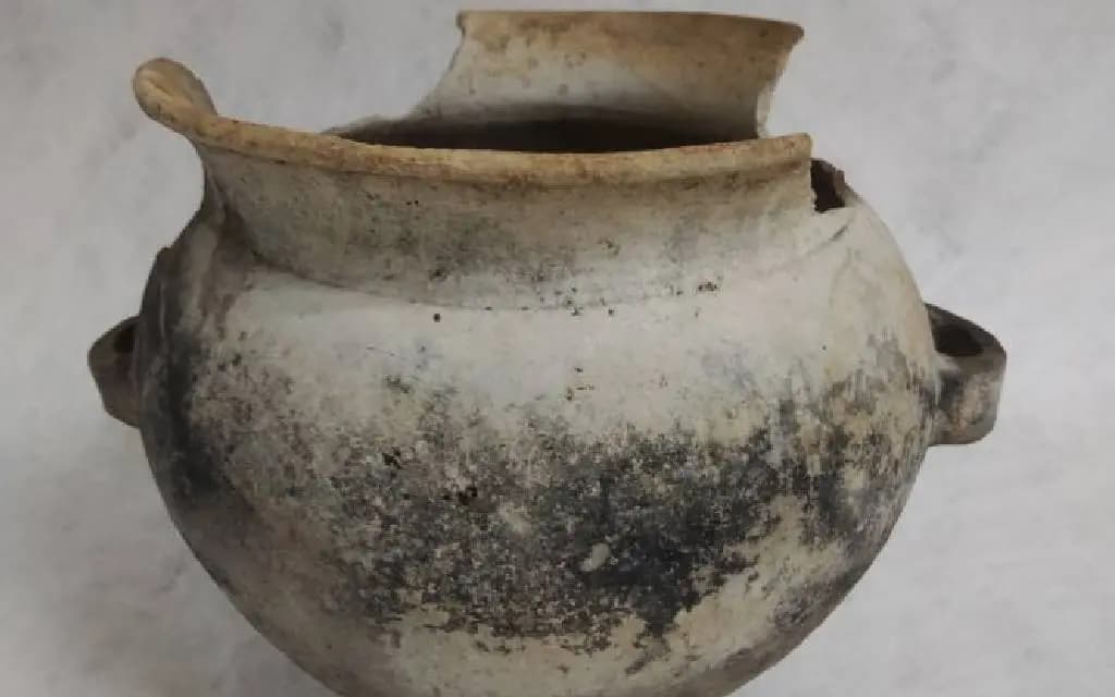 Recuperan olla prehispánica en cueva de Quintana Roo