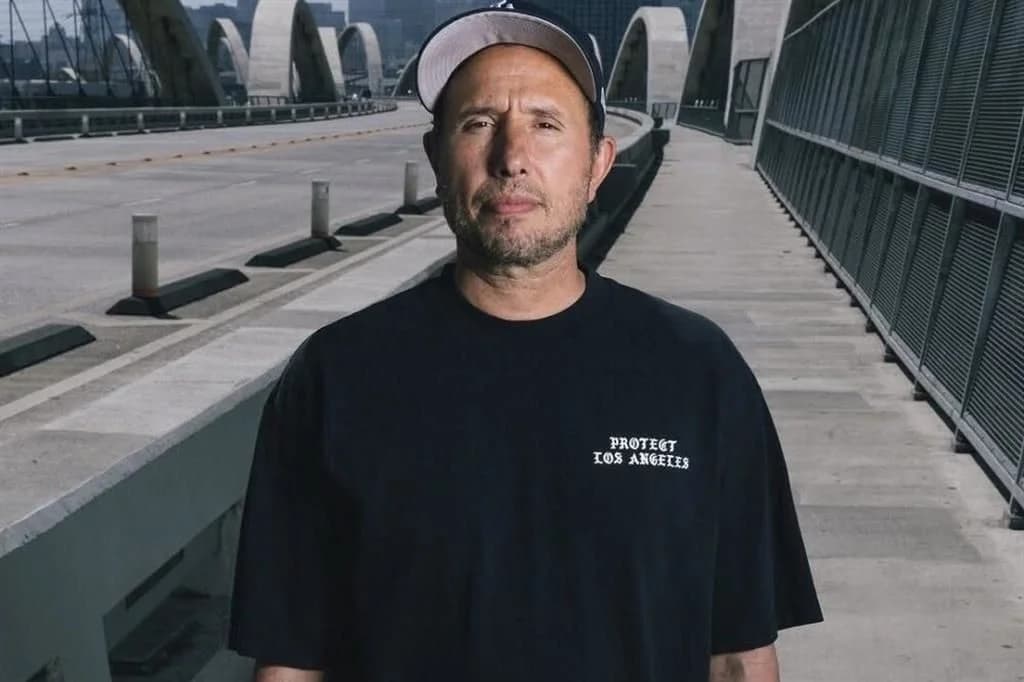 Lanza el rapero Zack de la Rocha ropa y mercancía anti-ICE