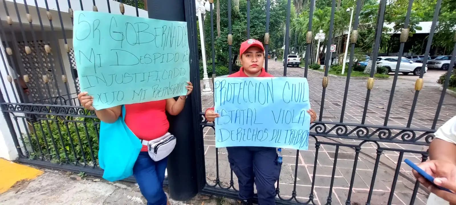 Exige bombera reinstalación en Día Nacional