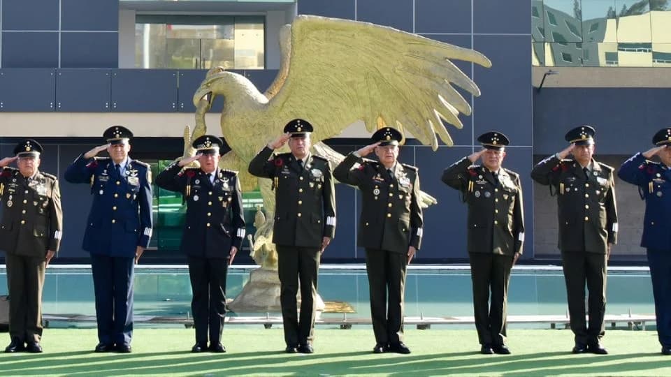 Cambian mandos en la cúpula militar en México