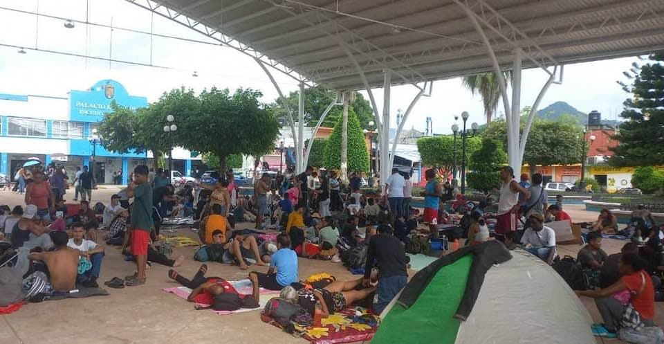 Caravana de migrantes llega a Escuintla