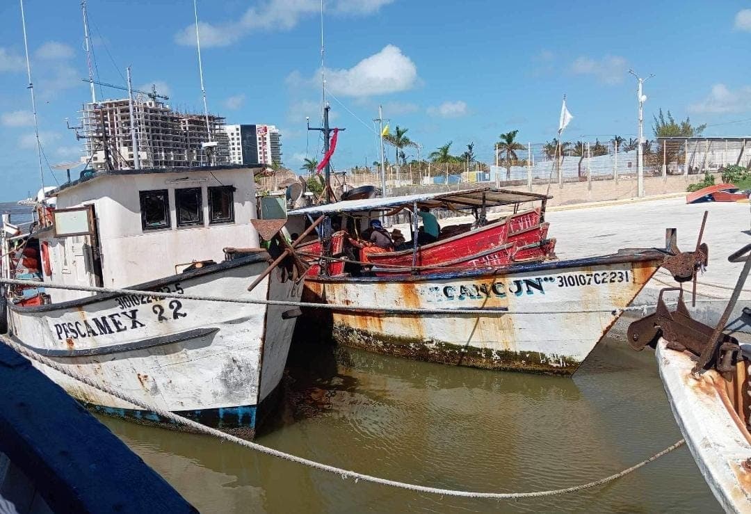 Pescador muere en altamar tras accidente en Progreso