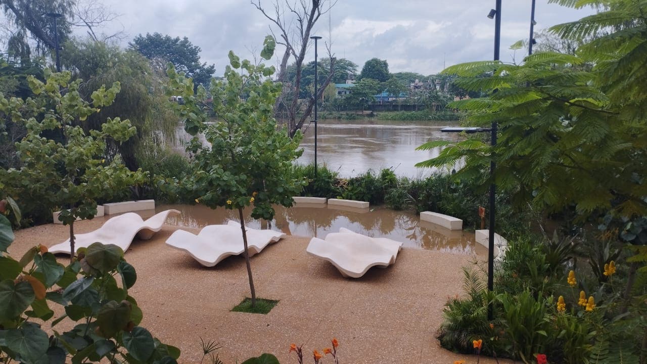 Inunda Grijalva áreas recreativas del millonario malecón “Carlos A. Madrazo”