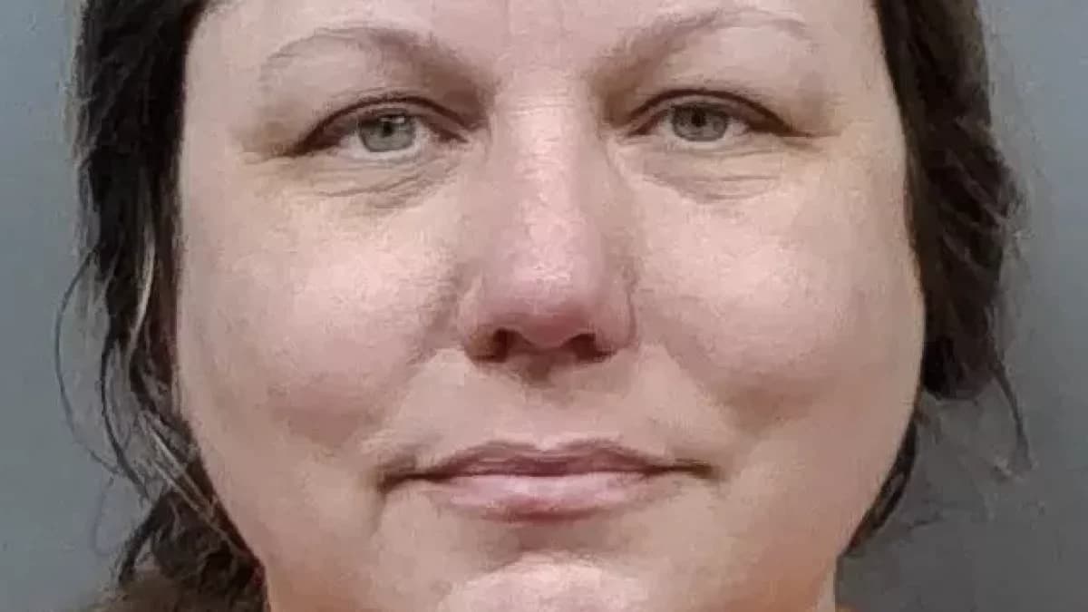 Mujer asesina a sus dos ex maridos el mismo día