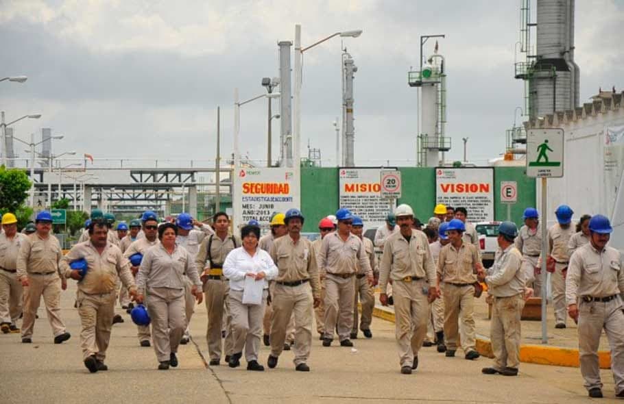 Recorta Pemex personal en Tabasco y Campeche, por crisis