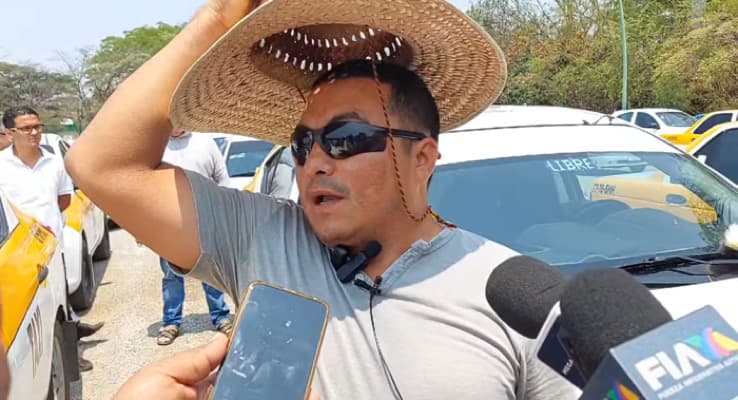 Marchan taxistas contra Uber y Didi