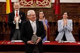 Entregan Reyes de España premio Cervantes a mexicano Gonzalo Celorio