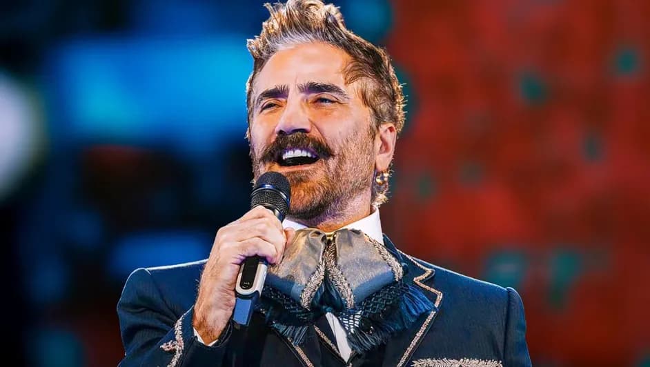 Alejandro Fernández tiene encontronazo con policía de EU